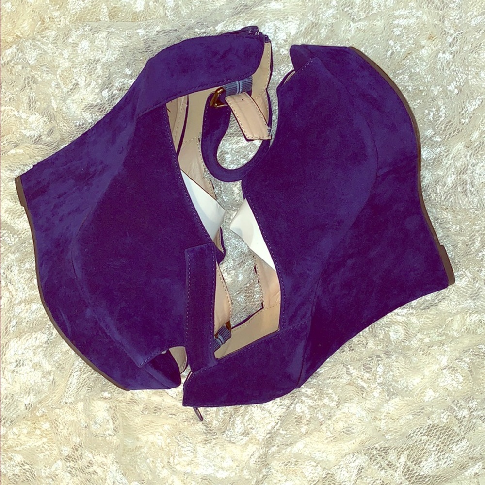 💙🦋💙Liliana brand....ultimate wedge!